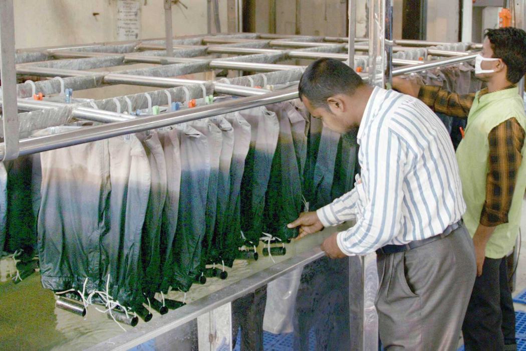 Garment dyeing